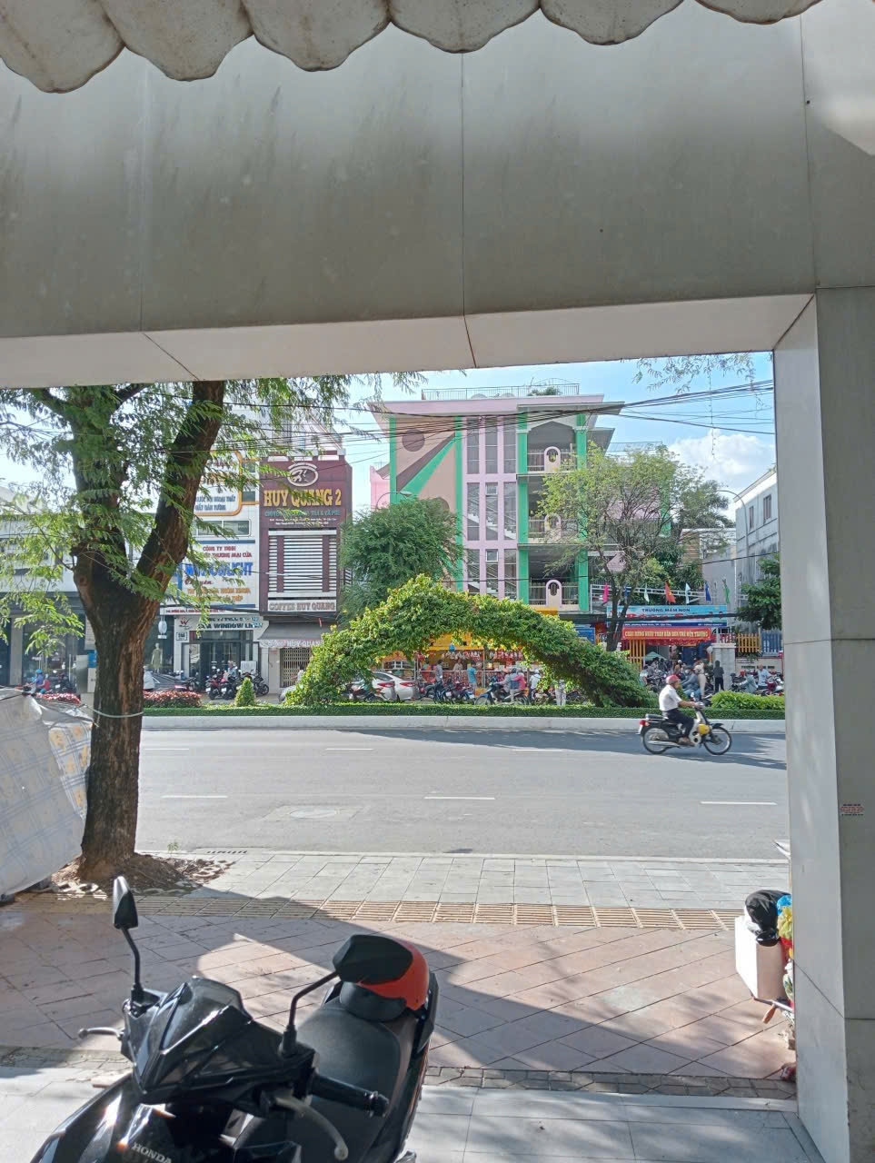 Cho thuê nhà mặt tiền 30/4, Cần Thơ: Vị trí đắc địa, 1 trệt 2 lầu, 132m2, giá 55 triệu/tháng