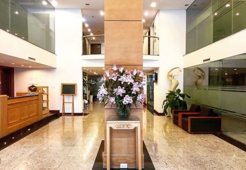 Bán khách sạn 4 sao mặt phố Hàng Chuối, 555m2, sổ đỏ lâu dài, dòng tiền 30 tỷ/năm