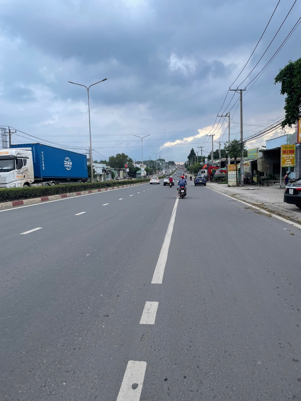 Bán gấp đất 1.900m2 mặt tiền 32m, gần chợ, trường, sổ hồng riêng, giá tốt