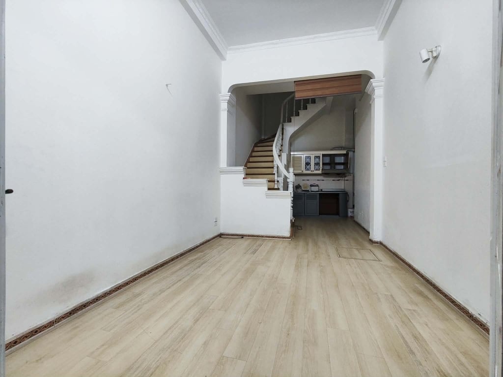Nhà nguyên căn Đội Cấn, Ba Đình 35m2 x 4T, ngõ thông, bãi ô tô, giá 12tr