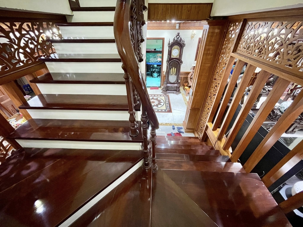 Bán gấp biệt thự góc Dịch Vọng Hậu, 156m2, 4 tầng, gara ô tô, 37 tỷ