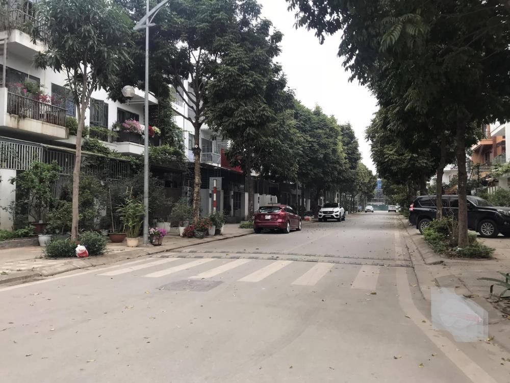 Biệt thự Đơn Lập Nghĩa Đô 400m2, Mặt Tiền 18m, Gần Starlake - Vị Trí Độc Tôn