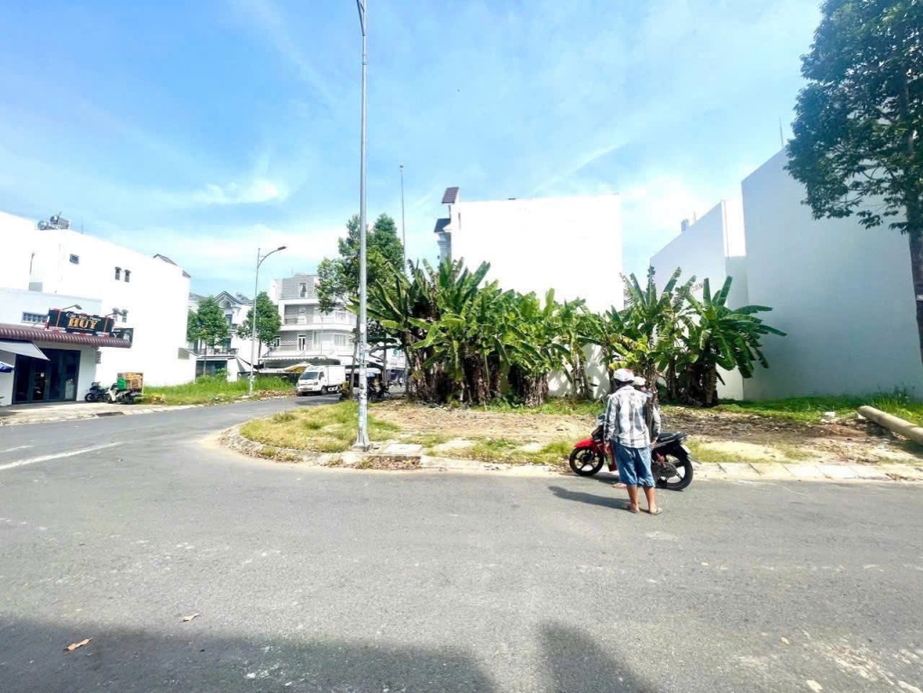 Bán nền góc 2 mặt tiền đường số 2 & 4  kdc nam long, cần thơ