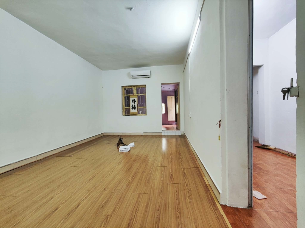 Căn hộ 55m2 Ngọc Khánh, Ba Đình: Sân rộng, ô tô đỗ cửa, sẵn sàng đón khách thuê, giá chỉ 6 triệu/tháng